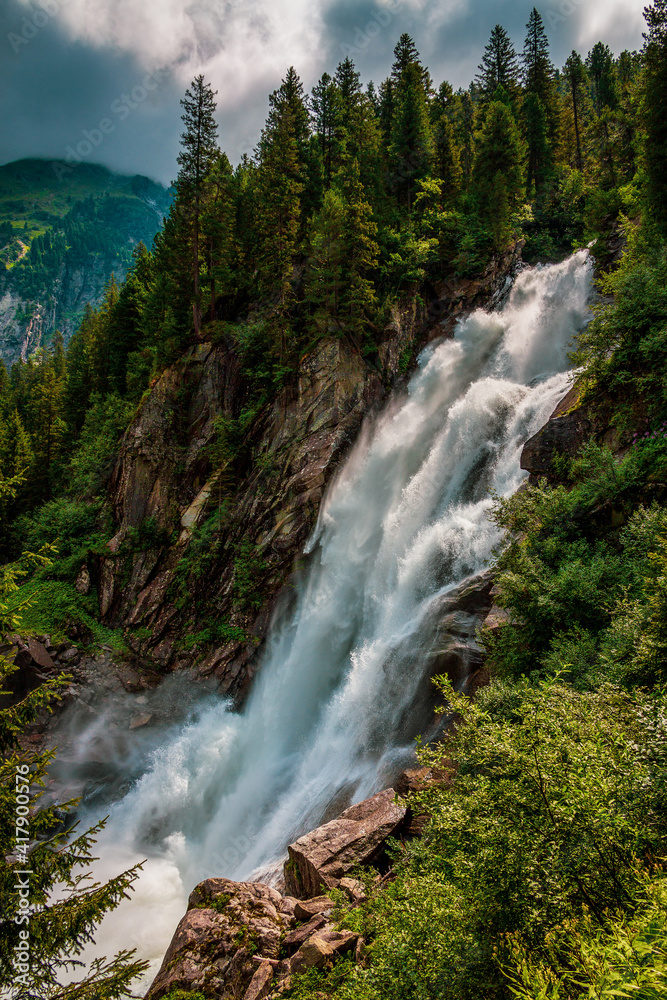 Panoramablick auf die Krimmler Wasserfälle die höchsten Wasserfälle Österreichs.