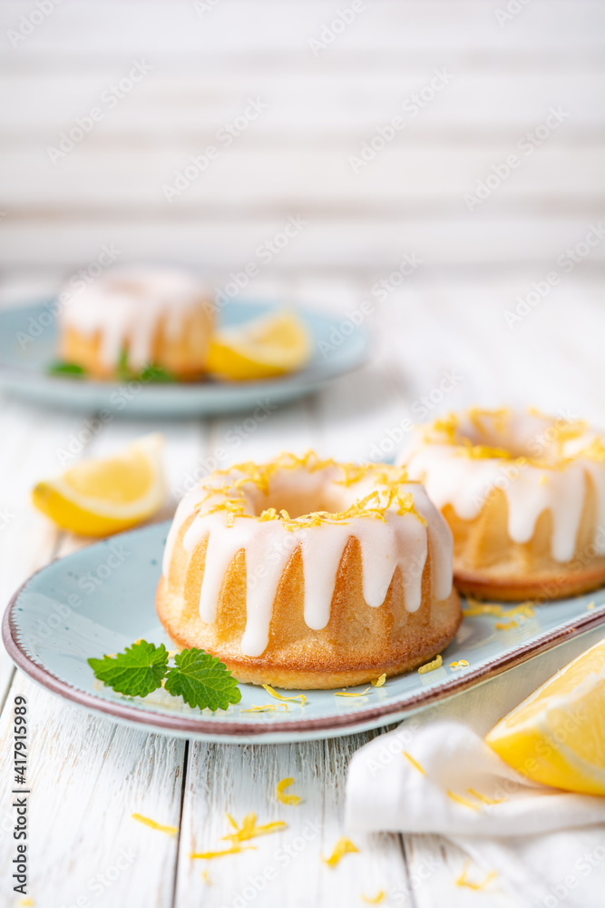 Mini lemon bundt cakes topped with lemon glaze Mini lemon bundt cakes topped with lemon glaze