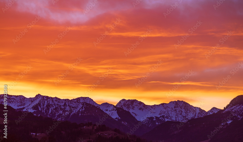 Allgäu - Alpen - Morgenrot - Himmel - Sonne 