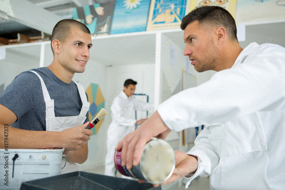 Obraz premium portrait of an artist mixing products