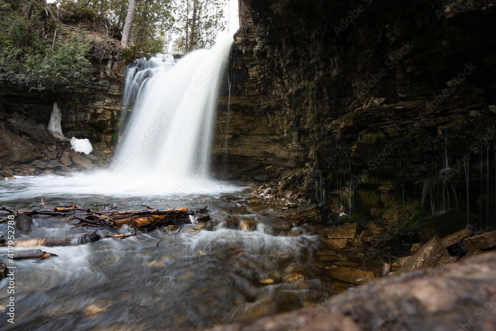 Obraz premium waterfall in the forest