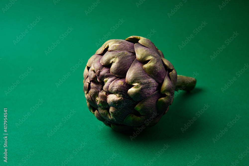 Obraz premium Fresh Artichoke on the dark green background