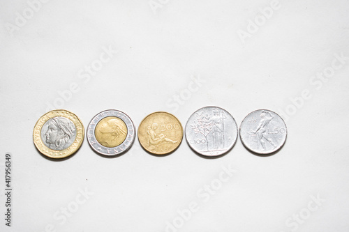 Monete della vecchia lira in cinque valori photo