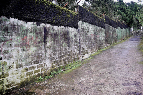 wall roadway