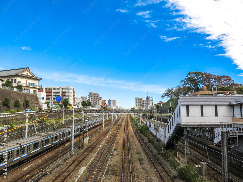 青木橋から見た京急神奈川駅と線路とJR横須賀線 青木橋から見た京急神奈川駅と線路とJR横須賀線