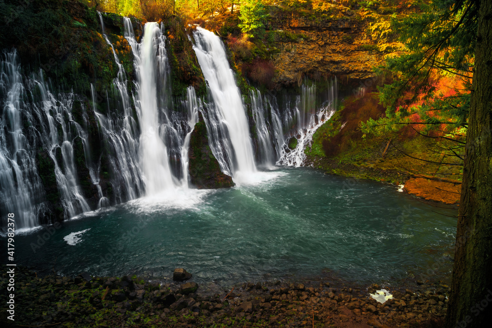 Naklejka premium Burney Falls Morning Views, McArthur-Burney Falls Memorial State Park, California