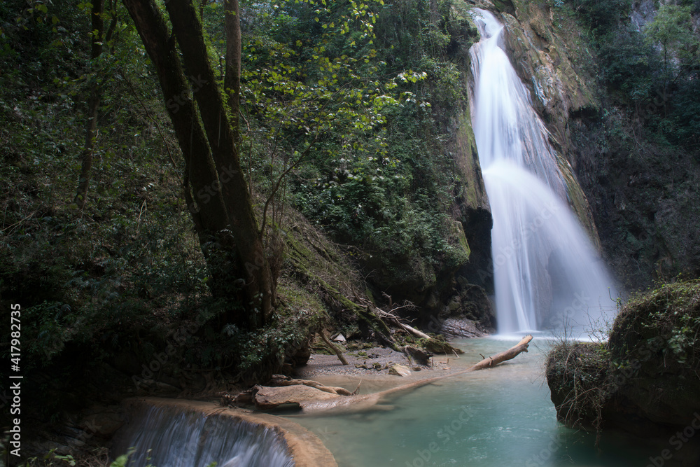 Obraz premium Chuveje water fall in Sierra Gorda, Queretaro; Mexico