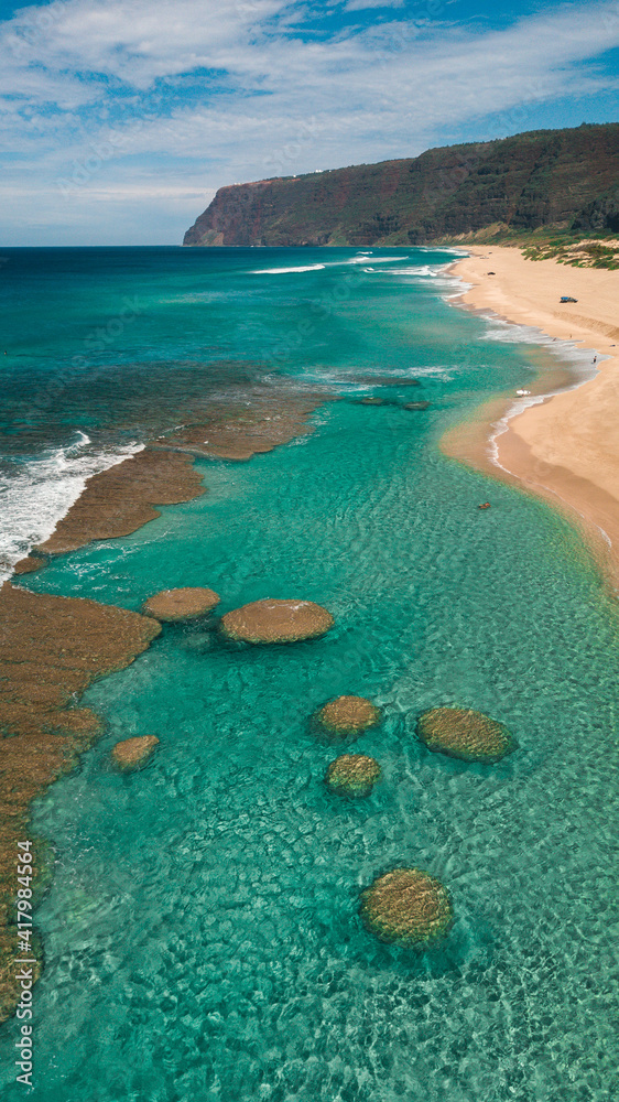 Obraz premium aerial drone over polihale beach showing reef