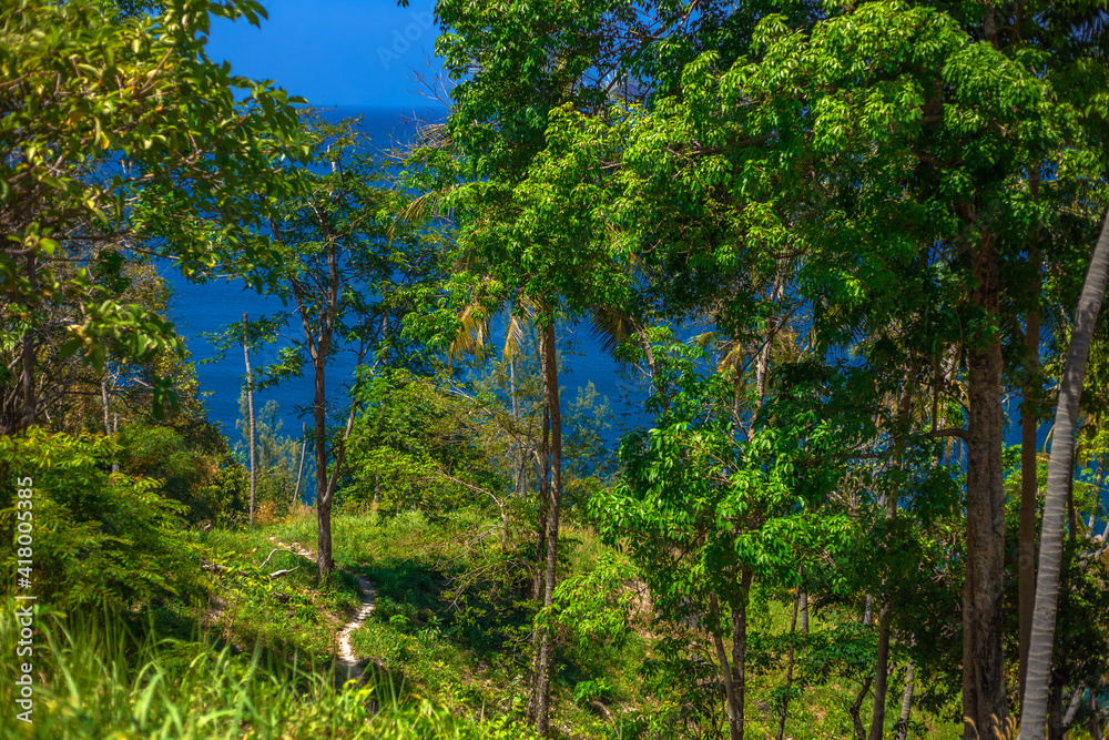 Wide-angle nature background, clear air, beautiful blue sea, and the blur of the sun and the passing wind, spontaneous beauty in the scenic spots. Wide-angle nature background, clear air, beautiful blue sea, and the blur of the sun and the passing wind, spontaneous beauty in the scenic spots.