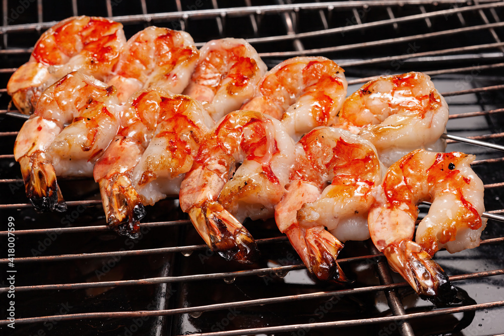 grilled prawns with grill grate