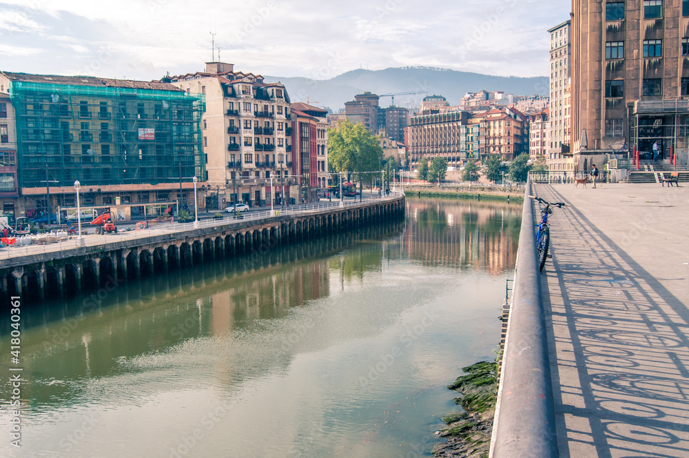 Obraz premium city river and bridge