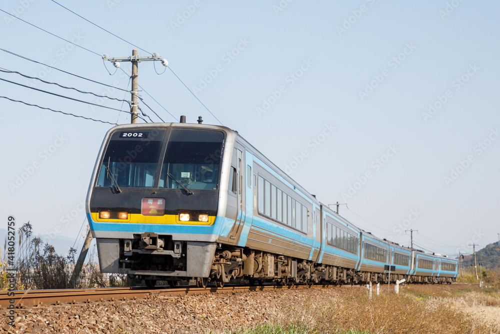 Obraz premium JR四国 土讃線 特急南風 ２０００系