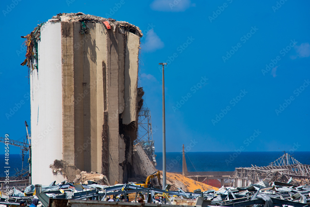 Obraz premium Massive silo at Beirut port damaged in a large explosion in August 2020