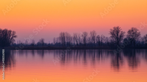 Fototapeta Naklejka Na Ścianę i Meble -  mantova tramonto lago superiore