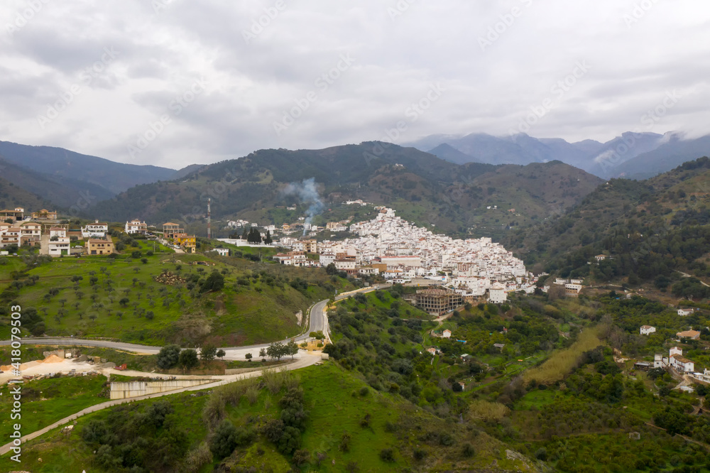 vista del municipio de Tolox en la comarca del parque nacional sierra de las Nieves, Andalucía	