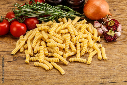 Raw Italian wheat pasta - Fusilli