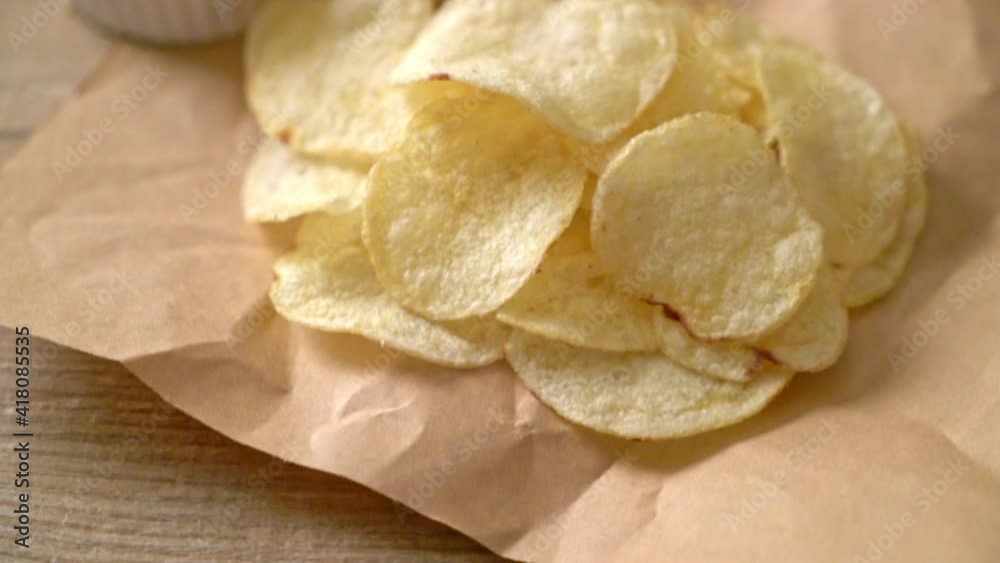 potato chips with sour cream dipping sauce potato chips with sour cream dipping sauce
