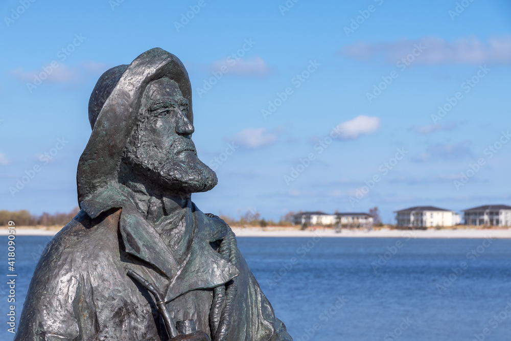Denkmal für den Heiligenhafener Fischer Gottlieb Friedrich Stüben im Ostseebad Heiligenhafen, Schleswig-Holstein