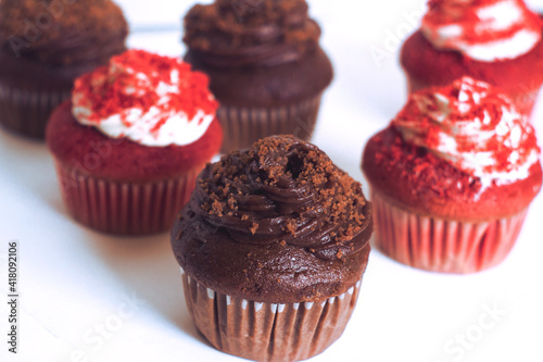 Cupcakes chocolate y red velvet photo