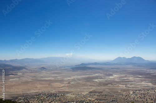 Mesmerizing view of the Pico de Orizaba stratovolcano gleaming under the blue sky in Mexico © @Nailotl