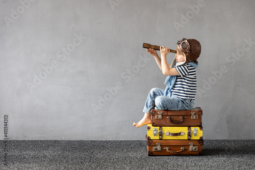 Fotografie, Obraz Happy child dreaming about summer vacation and travel