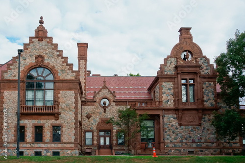 Valokuva Romanesque style building of Wellesley town hall MA USA