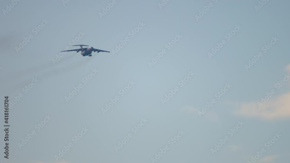 Heavy four-engine cargo plane Heavy four-engine cargo plane