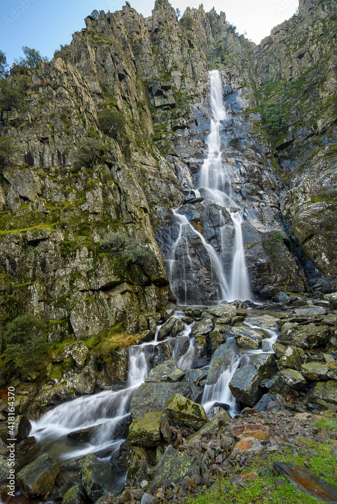 Obraz premium whaterfall of the Meancera in the town of the Gasco in the region of the Hurdes, Extremadura. It is also known as the Gasco volcano waterfall