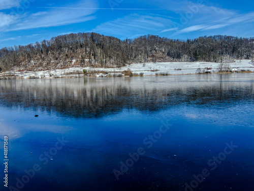 A black frozen lake © Flurin