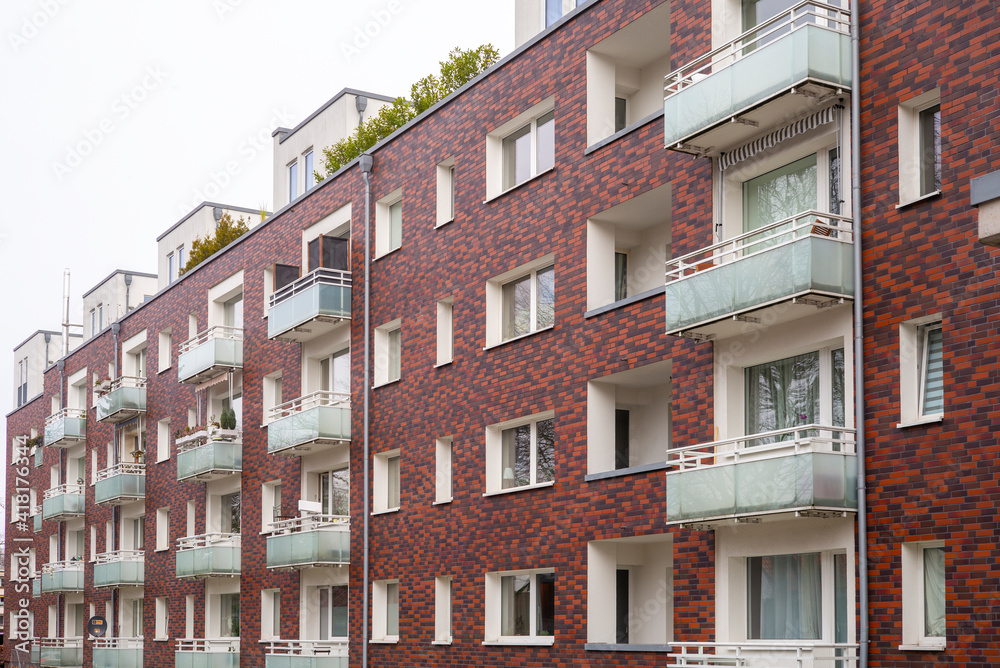 Fassade eines modernen Wohngebäudes in Hamburg, Deutschland