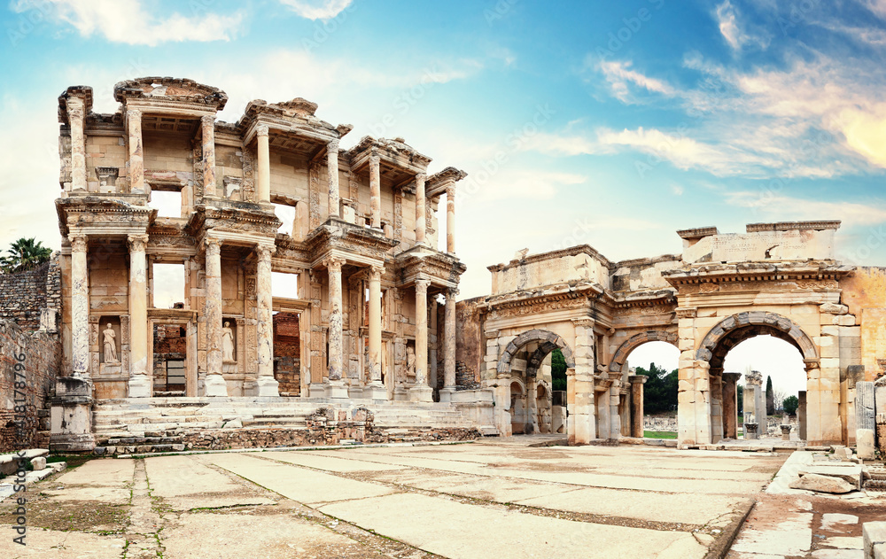 Fototapeta premium Ruins of library of Celsus in Ephesus in afternoon