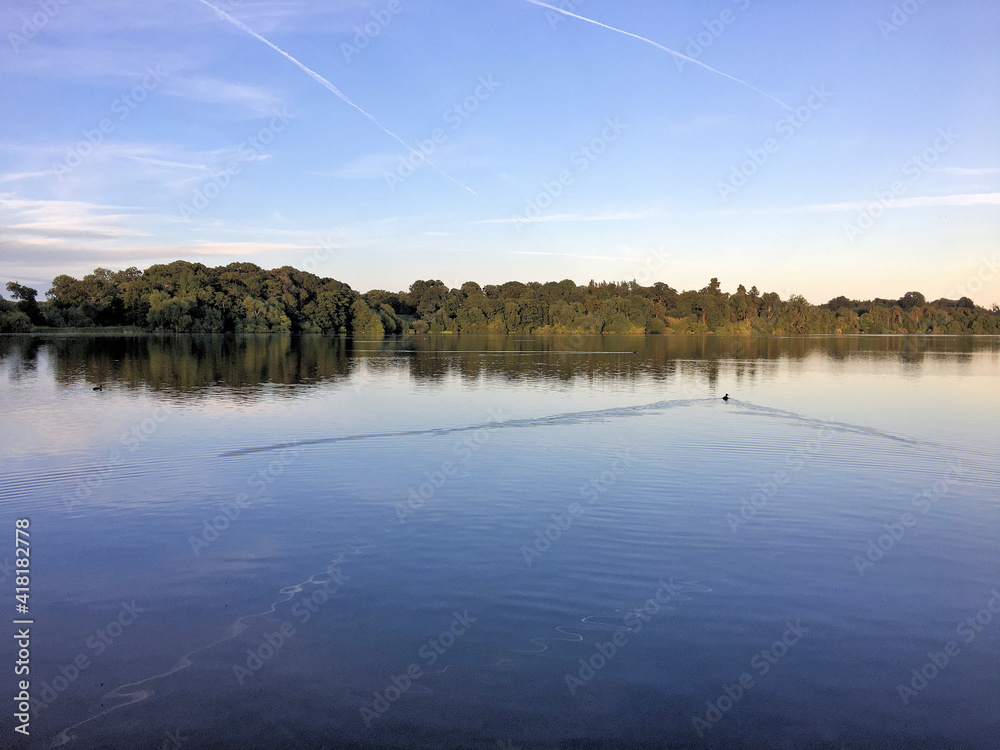 Fototapeta premium A view of Ellesmere Lake with reflection