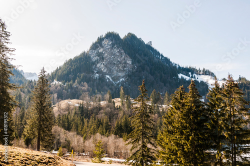 Schwarzsee, Lac Noir, Fribourg, Freiburg, Bergsee, Uferweg, Wanderweg, Wald, Kaiseregg, Schafberg, Riggisalp, Spitzflue, Winter, Wintersport, Eisfläche, Alpen, Schweiz photo