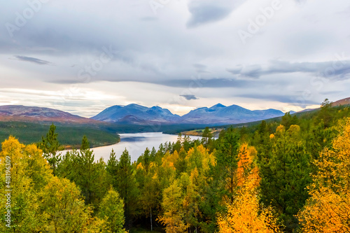 Norwegen, Blick auf den Fluß Atnasjøen und den Rondane-Nationalpark photo