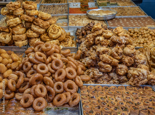 Etal de Patisseries orientales au Marché Carmel