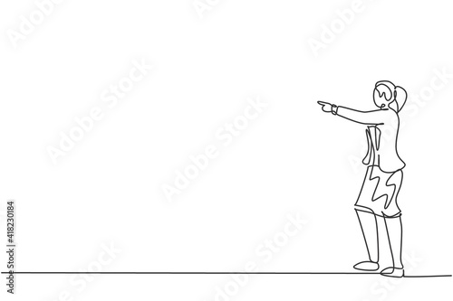 Single continuous line drawing of young female manager pointing finger to manage her employee. Professional businesswoman. Minimalism concept dynamic one line draw graphic design vector illustration