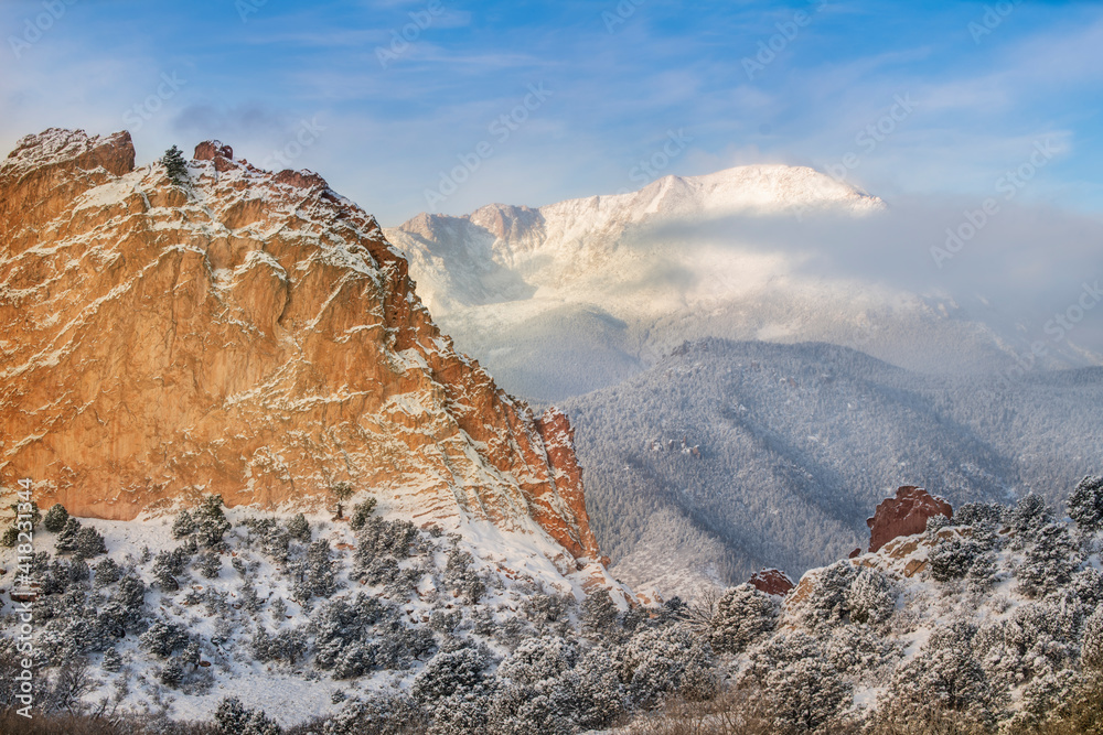 USA, Colorado, Garden of the Gods. Fresh snow on Pikes Peak and sandstone formation.