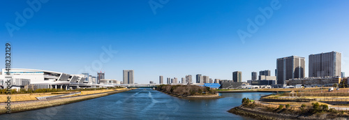 (東京都ｰ風景パノラマ)青空の東雲運河側風景１