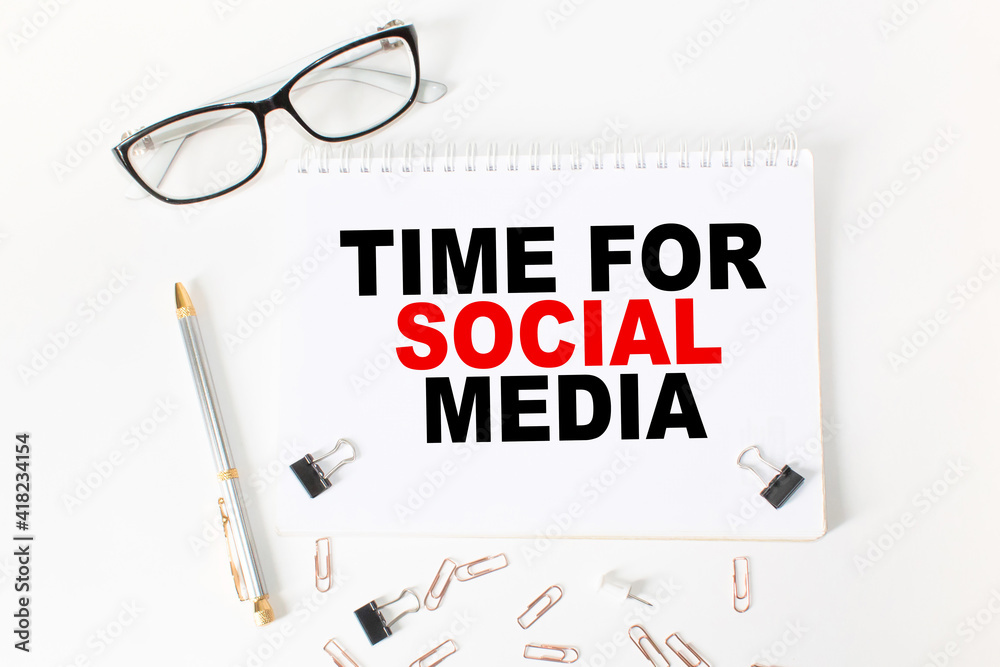 Notepad with inscriptions TIME FOR SOCIAL MEDIA on a white background. business concept. Notepad with inscriptions TIME FOR SOCIAL MEDIA on a white background. business concept.