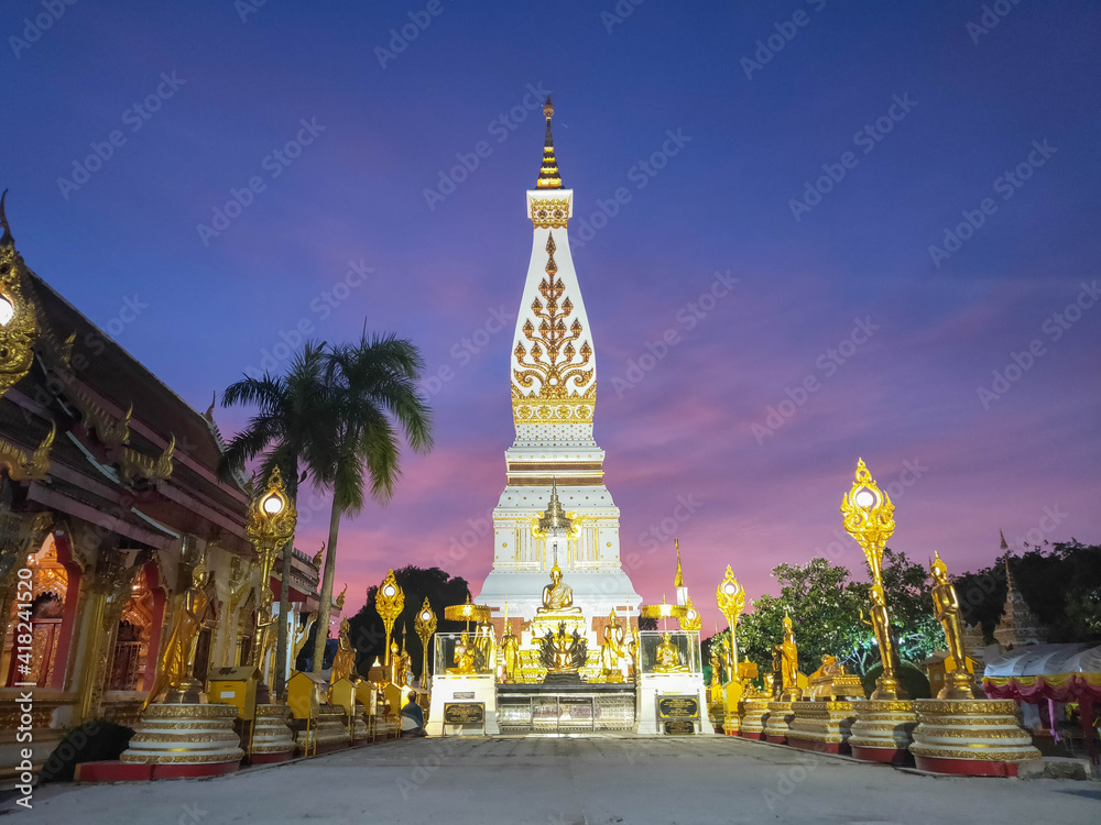 Fototapeta premium phra that phanom temple with the setting sun, Nakon phanom province, Thailand.