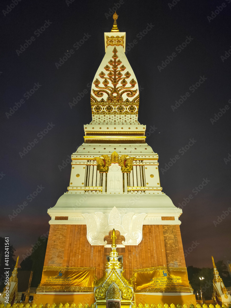 Obraz premium phra that phanom temple with the star, Nakon phanom province, Thailand.
