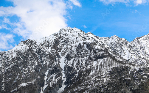 Les montagnes d'Ailefroide dans les Ecrins photo