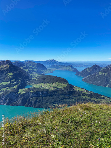 Aussicht vom Fronalpstock auf den Vierwaldstättersee © pixsalo
