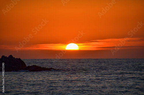 sonnenuntergang in isola rossa auf sardininen © pixsalo