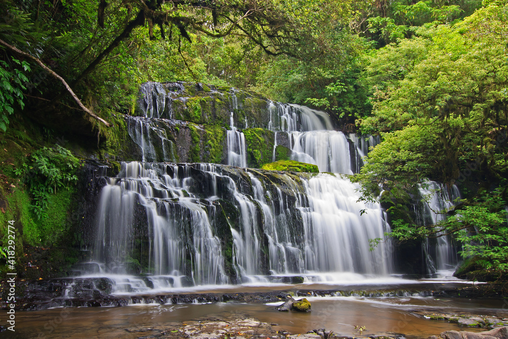 Obraz premium Idyllic waterfall on New Zealands South Island
