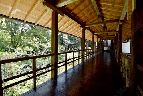 十輪寺　高廊下と庭園　京都市大原野