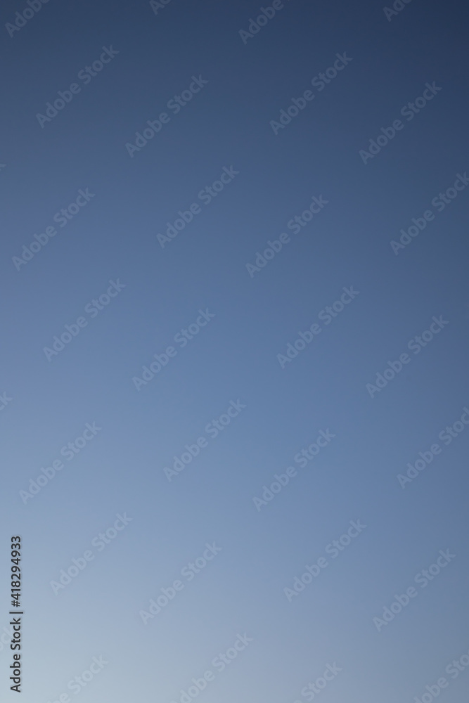 blauer Himmel im Hochformat blauer Himmel im Hochformat