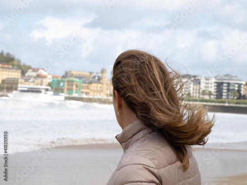 Fototapeta Naklejka Na Ścianę i Meble -  woman on the beach