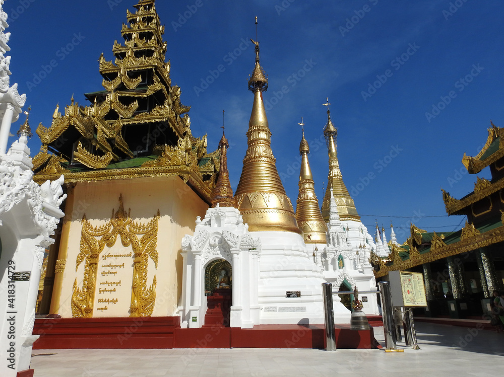 Fototapeta premium Yangon, Myanmar - November, 2019: The Shwedagon Pagoda is one of the most famous pagodas in the world and it is certainly the main attraction of Yangon.