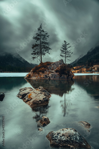 Hintersee - bayerischer See im Nationalpark Berchtesgaden 